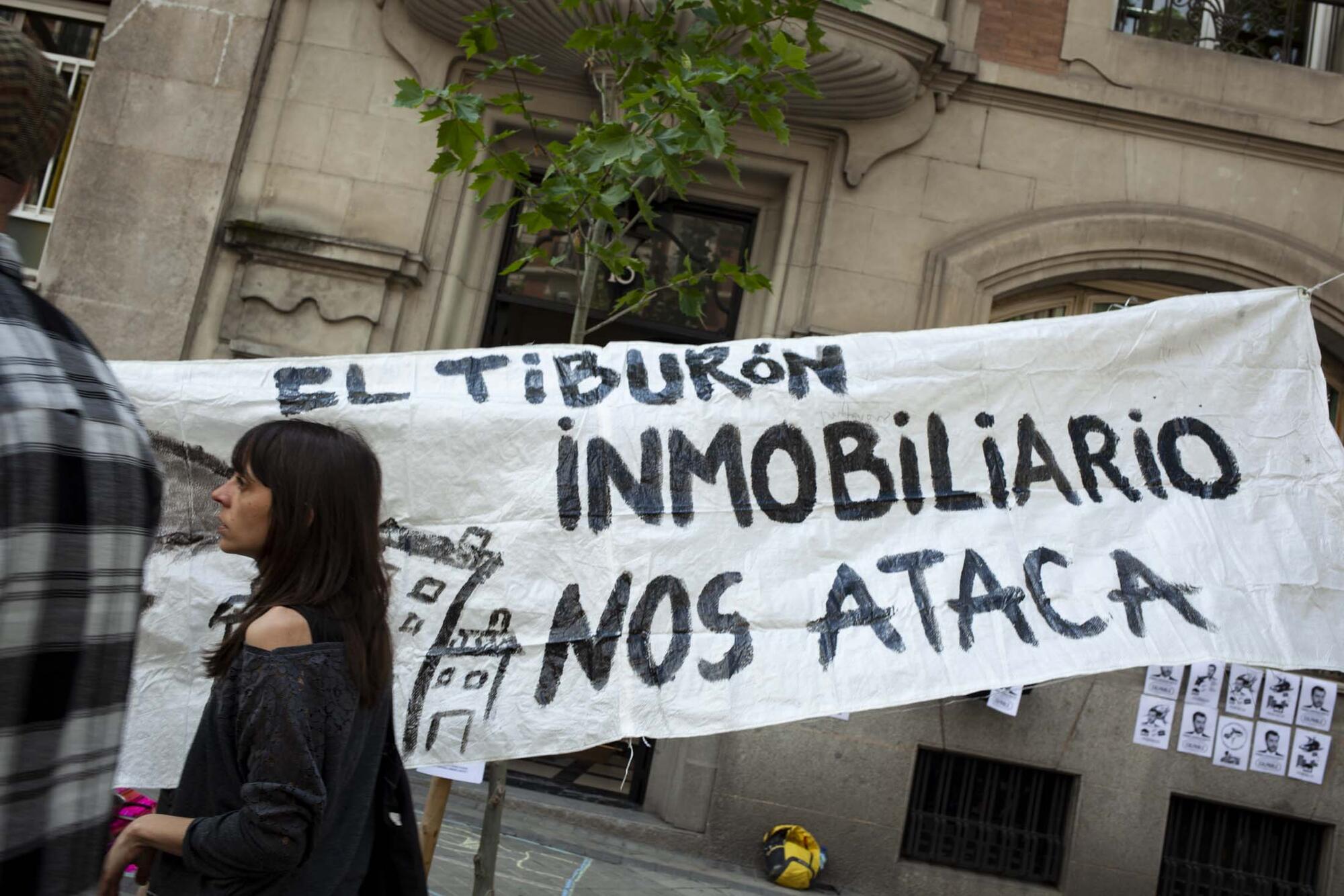 Argumosa 11.Performance contra los tiburones.